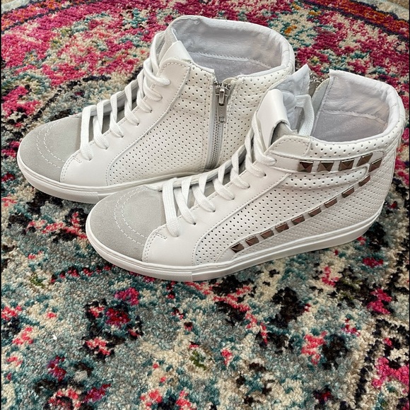 White/grey studded outer side with inside zipper - Picture 1 of 5